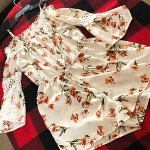 A very nice romper withe/floral design